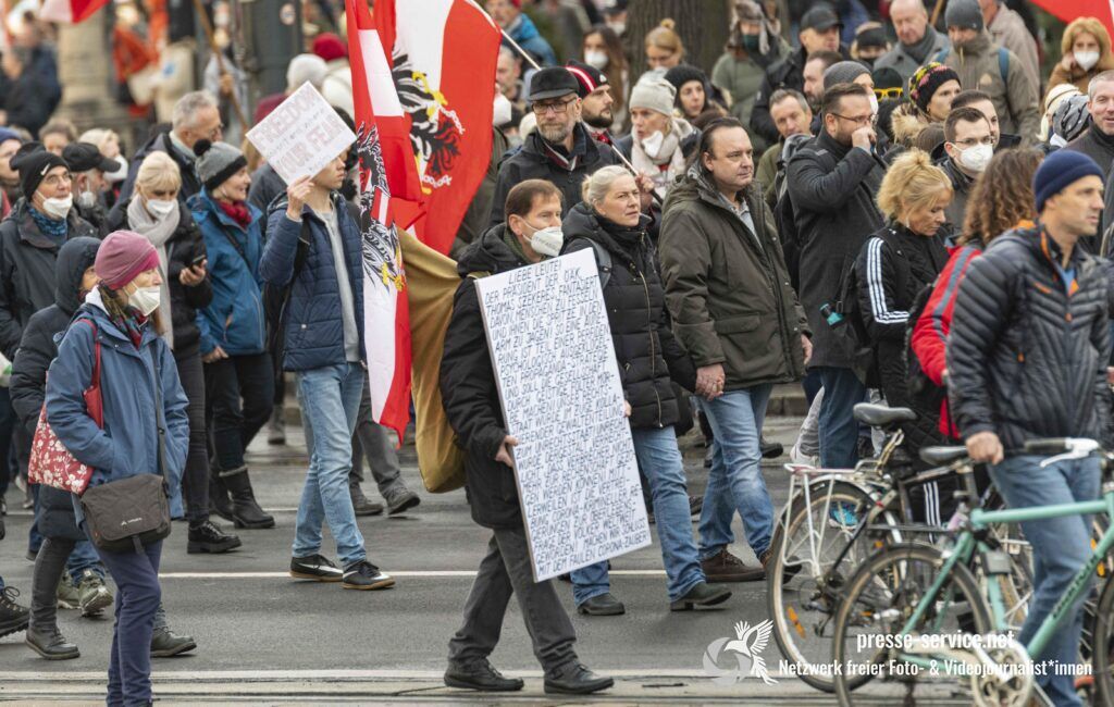 Wien: Demonstration gegen die Corona-Maßnahmen (01.12.2021)