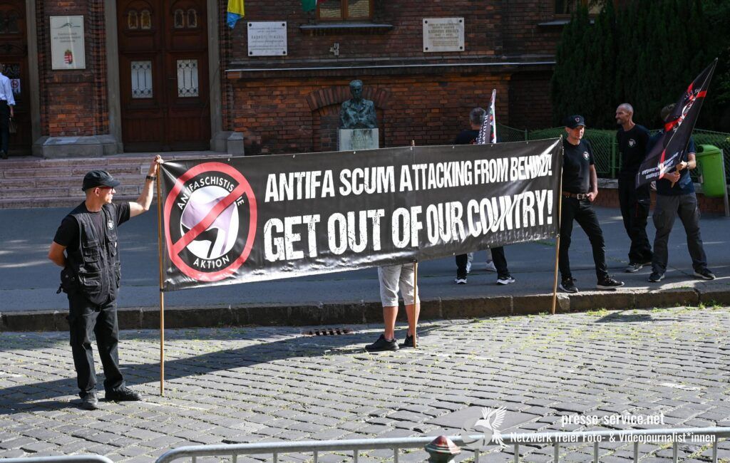 Budapest: Neonazistische Kundgebung vor dem Landesgericht (18.06.2025)
