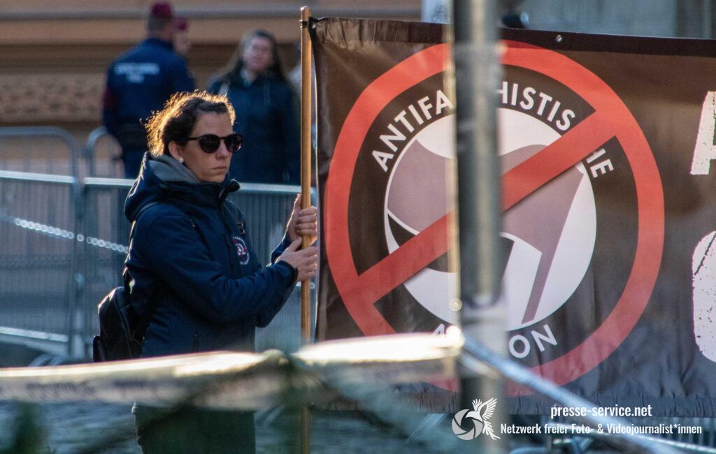 Budapest: Neonazistische Kundgebung vor dem Landesgericht (29.09.2025)