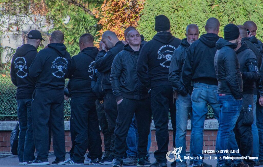 Budapest: Neonazistische Kundgebung vor dem Landesgericht (08.10.2025)